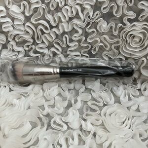BNWT! MAC 170 SYNTHETIC ROUNDED SLANT BRUSH!
